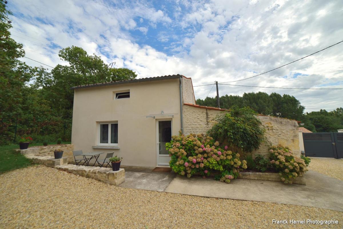 Le Clos Des Oiseaux Saintes Exterior foto